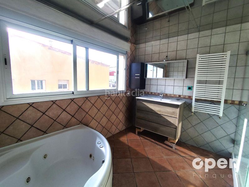Foto 3292499c-866c-4d18-8d2e-a64ec384a4da. Casa amb calefacció aparcament a Sant Pere Nord Terrassa