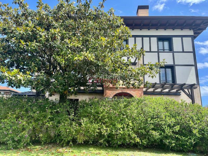 Foto bc61b065-a7b2-46c1-965b-c4c08f3f13d5. Duplex avec chauffage parking piscine dans Neguri Getxo