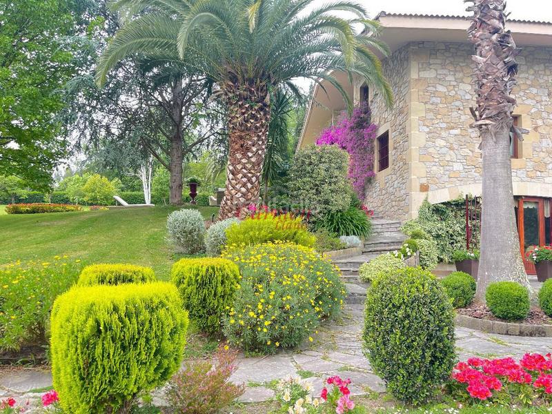 Foto a64b7847-ff49-44aa-9338-fdcf5ef53b93. Casa amb calefacció aparcament a Loiu