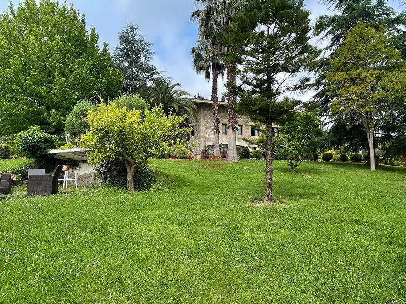 Foto 49e5acf7-216c-45ff-bde3-b976d6b56f75. Casa en Loiu