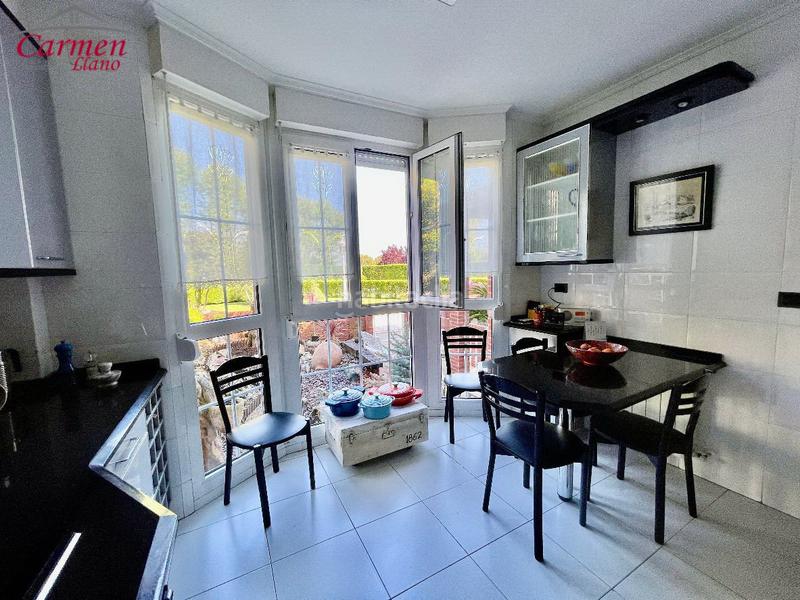 Foto 572eafb0-3d81-432b-9121-7278819423ac. Casa adossada amb calefacció aparcament piscina a Leioa