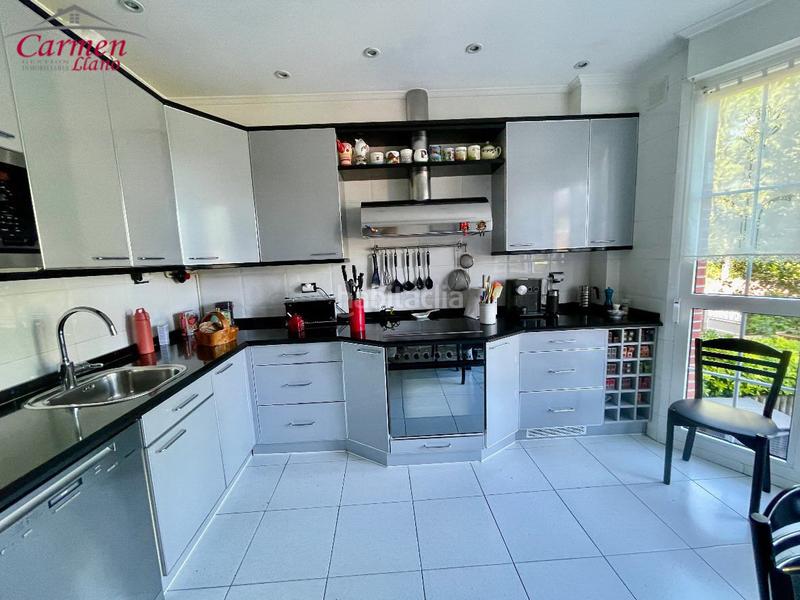 Foto 7b5bb787-213a-427f-912a-43f21522fc30. Casa adossada amb calefacció aparcament piscina a Leioa