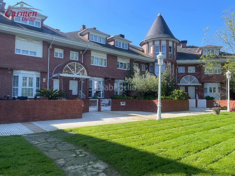 Foto 8ee400ab-1a71-410a-a044-9b54c9d3f8e8. Casa adossada amb calefacció aparcament piscina a Leioa