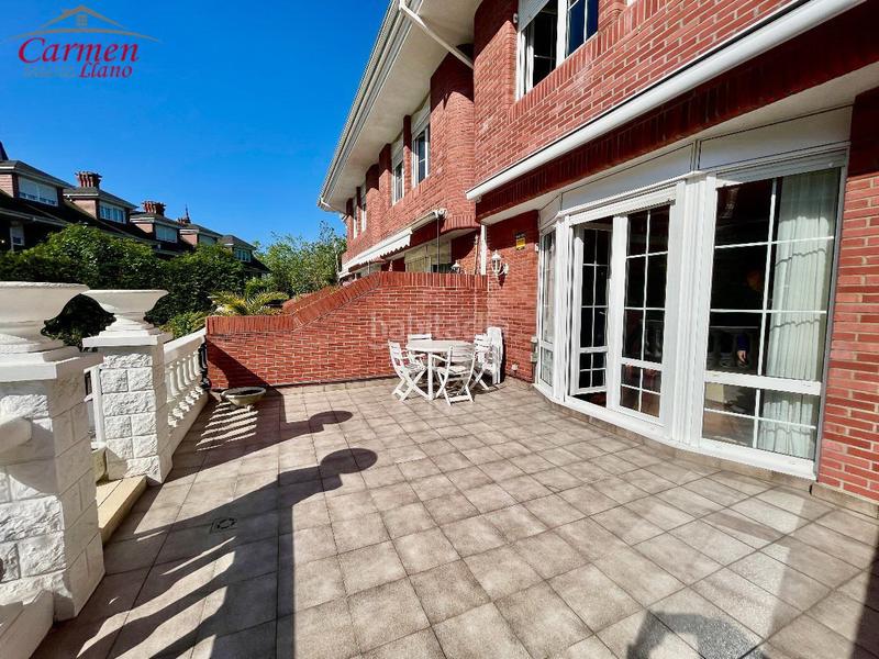 Foto bd611fa1-e8a6-4b60-8d2e-a9eb000b9422. Casa adossada amb calefacció aparcament piscina a Leioa