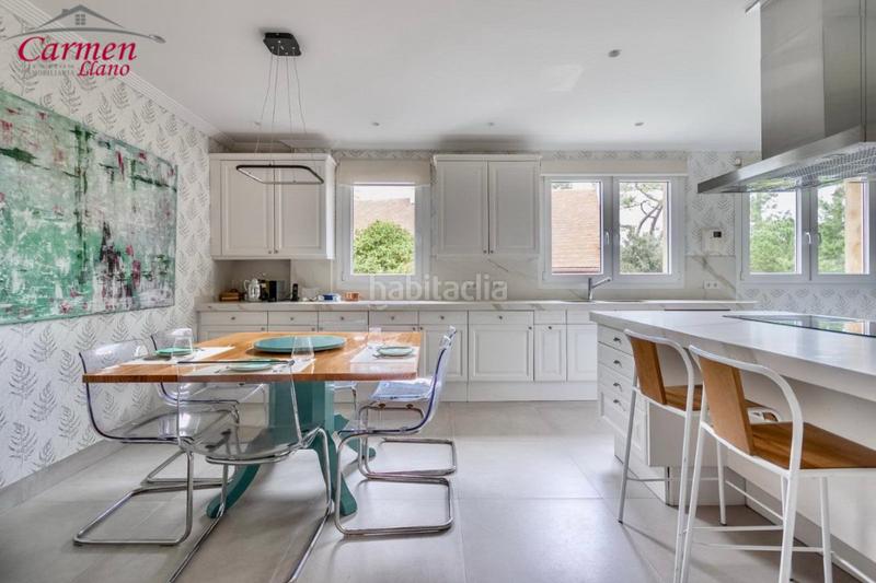 Foto 8dc522e6-d26c-4285-b73e-87a29d197f6f. Alquiler chalet espectacular chalet con piscina y vistas al campo de golf en Getxo