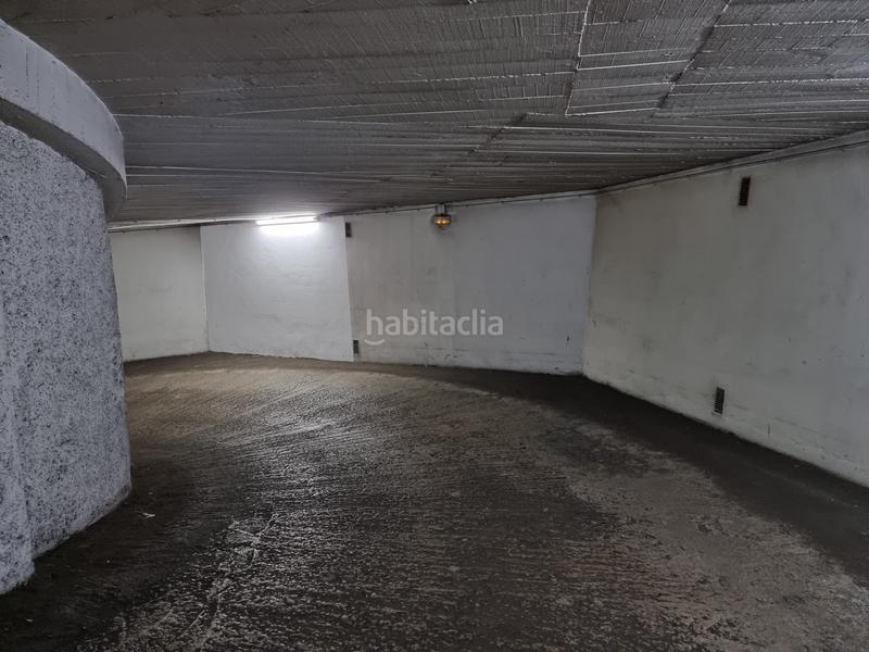 Foto f319358a-f3e4-4d0a-860a-8ba918ee0435. Parking voiture dans Gros Donostia - San Sebastián