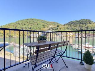 Flat  Torre atze kalea 9y. Un balcón abierto al mar, al monte y a la vida