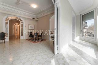 Location Appartement à Dreta de l´Eixample. Maravilloso piso reformado de estilo clásico con amplias estanci