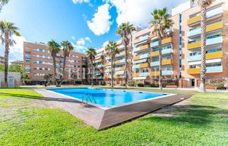 Pis  Carrer del doctor trueta. Magnfico piso grande cerca de la playa con terraza y zona comun