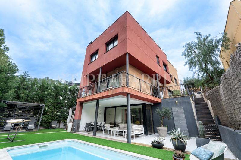 Foto bf28fb3d-740e-41a0-bcfd-a9dbcfcbbad9. Casa amb calefacció aparcament piscina a Papiol (El)