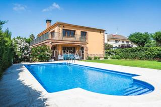 Chalet  Carrer del monestir de santes creus