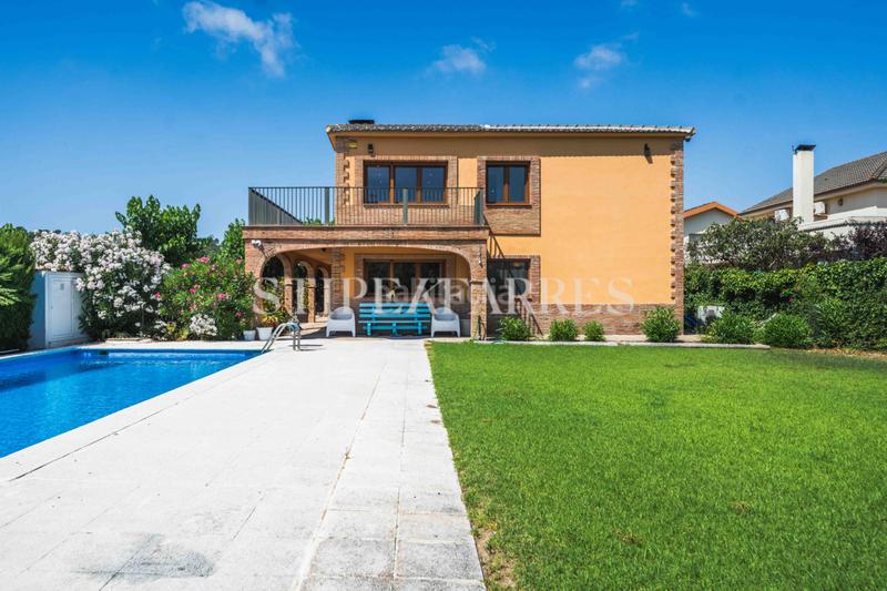 Foto 879cd993-cd74-41a5-b3ba-014c8a09fad0. Chalet con camino riscaldamento parcheggio piscina in Salou