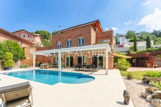 Casa  Carrer de la fonolleda. Preciosa casa con jardín y piscina en vallvidrera