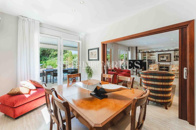 Foto 82898b0d-daef-49b5-a0a8-4c920f8ba32e. Casa amb xemeneia calefacció aparcament piscina a Barcelona