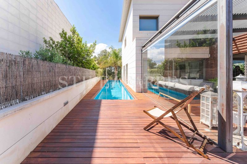 Foto 68ca00d2-7a93-48f2-900a-136a22bf3574. Location maison avec chauffage parking piscine dans Papiol (El)