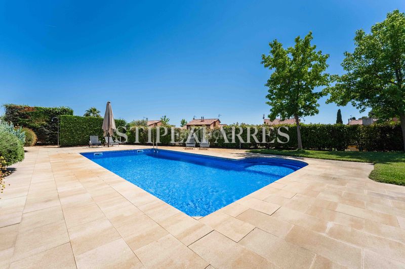 Foto d04d0944-e41f-43a0-b959-aa2c34b64f75. Xalet amb xemeneia calefacció aparcament piscina a Garriga (La)