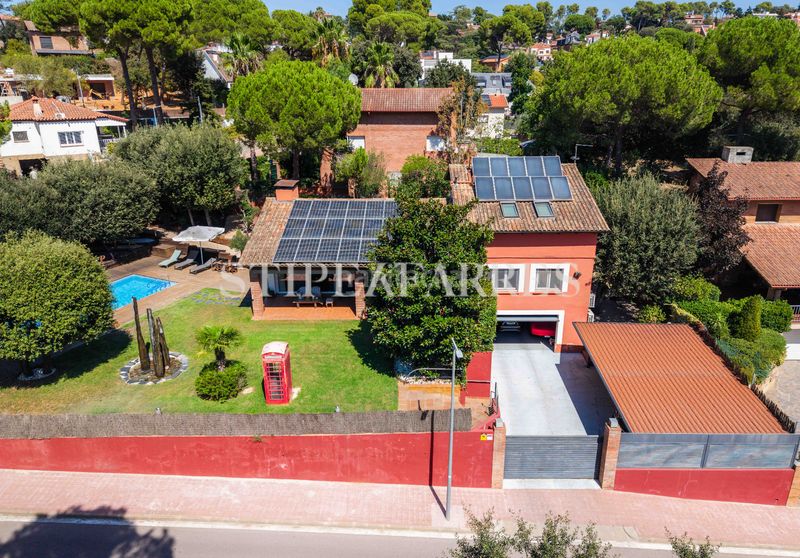 Foto 09fa4948-0130-47ba-8d0b-8277c6ed82ae. Casa amb calefacció aparcament piscina a La Salut Barcelona