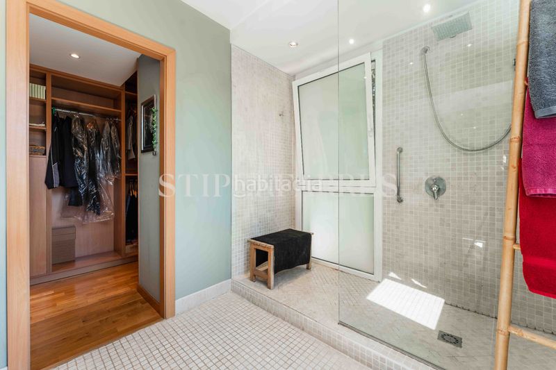 Foto 48d20bf0-dcee-4f4a-9eb6-a591cb3e1188. Casa amb calefacció aparcament piscina a La Salut Barcelona