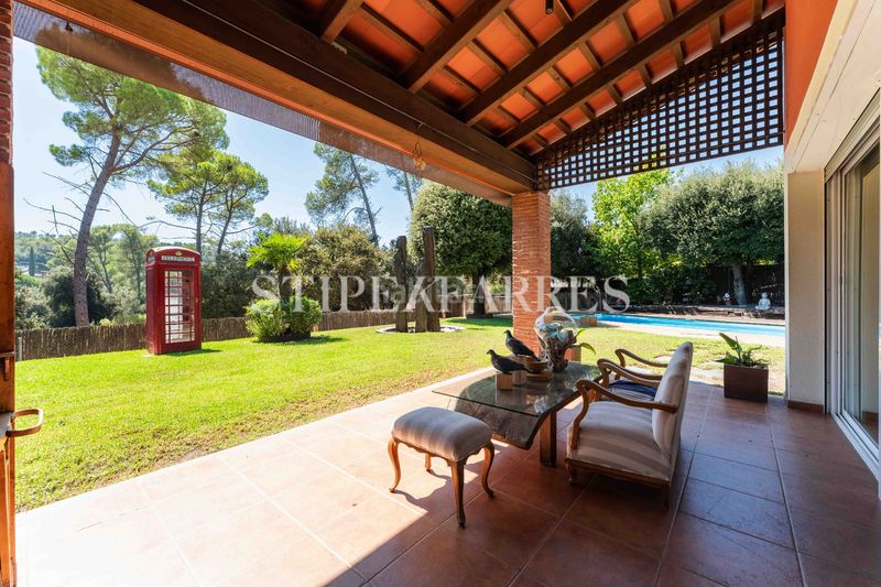 Foto 536e5557-7054-4a06-a855-1602a6500ab0. Casa amb calefacció aparcament piscina a La Salut Barcelona