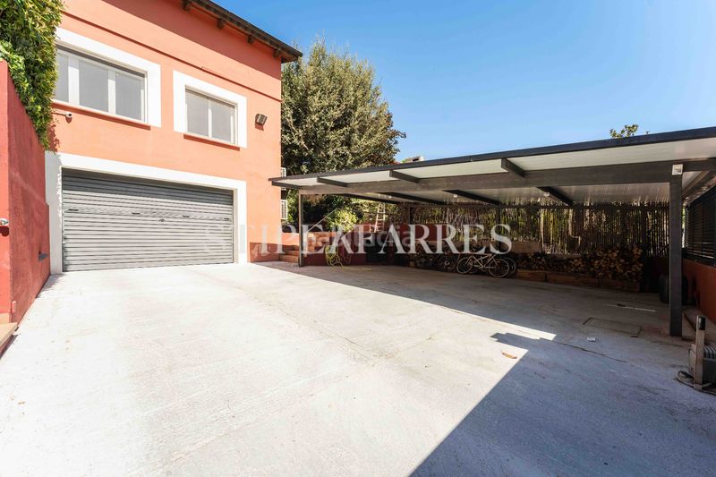 Foto 5470d395-d57b-4770-94d1-13dd92231937. Casa amb calefacció aparcament piscina a La Salut Barcelona