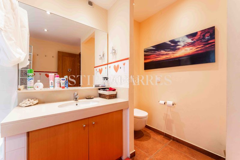 Foto 76254cd4-7d1c-4727-8a68-415957f8235c. Casa amb calefacció aparcament piscina a La Salut Barcelona