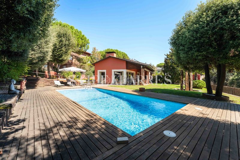 Foto 80d8824d-ba3a-4a3f-a63b-07bba5fbe114. Casa amb calefacció aparcament piscina a La Salut Barcelona