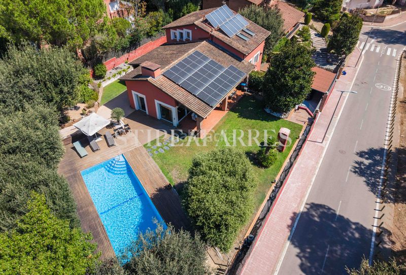 Foto 8fab42ef-54de-4d63-845c-cef6a7a18163. Casa amb calefacció aparcament piscina a La Salut Barcelona