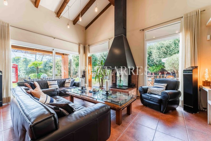 Foto a12abbf3-069c-49d9-8402-76c0e98b8bd2. Casa amb calefacció aparcament piscina a La Salut Barcelona