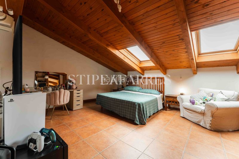 Foto b6f44d0a-bb9b-454a-93f9-6042f5d2facf. Casa amb calefacció aparcament piscina a La Salut Barcelona