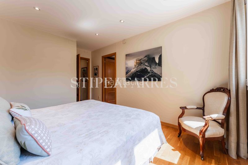 Foto c1f8eee9-e2d2-456e-9d6f-db6325acc9c1. Casa amb calefacció aparcament piscina a La Salut Barcelona