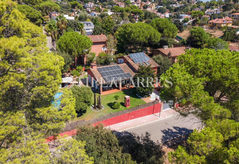 Foto d2d4544b-b5e2-4cc5-a803-56f08632b729. Casa amb calefacció aparcament piscina a La Salut Barcelona