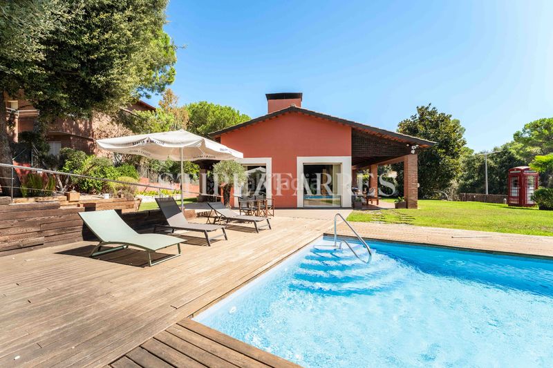 Foto dddf9fcc-31b7-4a4e-8710-f2ea079a3bd1. Casa amb calefacció aparcament piscina a La Salut Barcelona