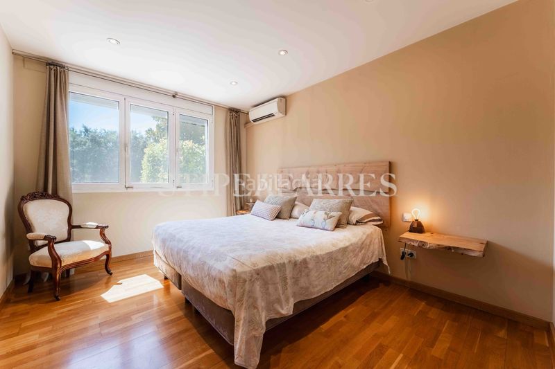 Foto f46b3c6d-7316-40c2-8247-e7c1509a1d05. Casa amb calefacció aparcament piscina a La Salut Barcelona
