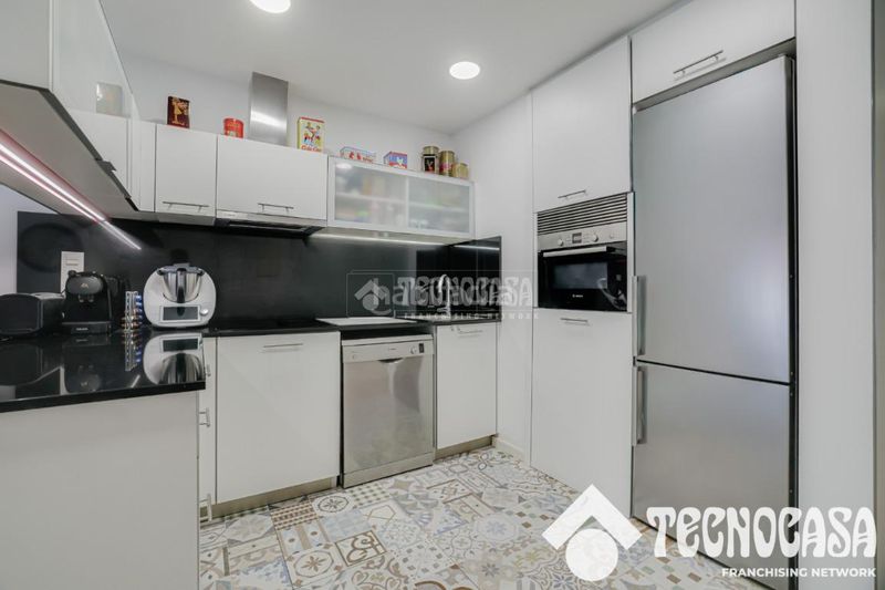 Foto 1db1196e-bd64-41a0-a704-decd4b1d23ef. Pis amb calefacció aparcament a Baix Guinardó Barcelona