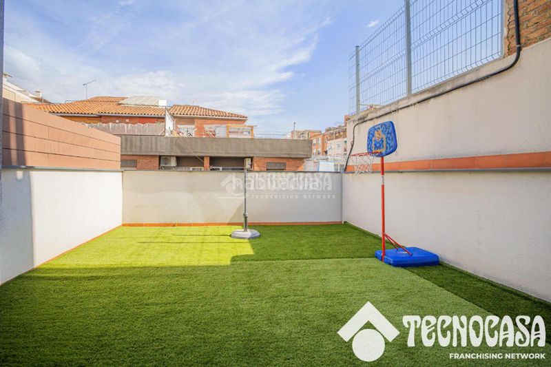 Foto 3d82d67b-df4a-48c7-907d-db93d6a387fc. Pis amb calefacció aparcament a Baix Guinardó Barcelona