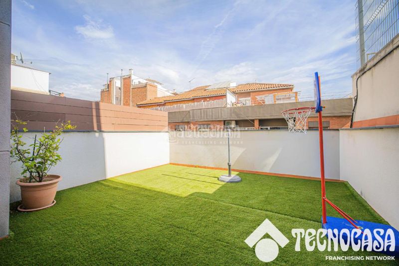 Foto 714d2bde-fb55-44b0-b2c5-a0533269fae8. Pis amb calefacció aparcament a Baix Guinardó Barcelona