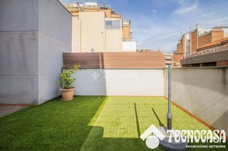 Pis  Carrer de santa carolina. Piso en venta en barcelona