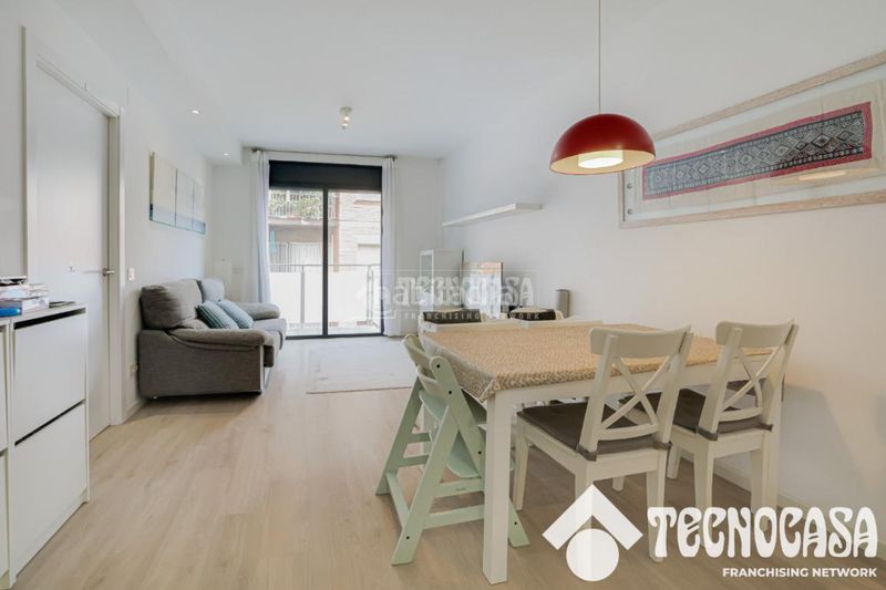 Foto dc6df6de-7bde-48dc-aac3-f39eeab8bdf9. Pis amb calefacció aparcament a Baix Guinardó Barcelona