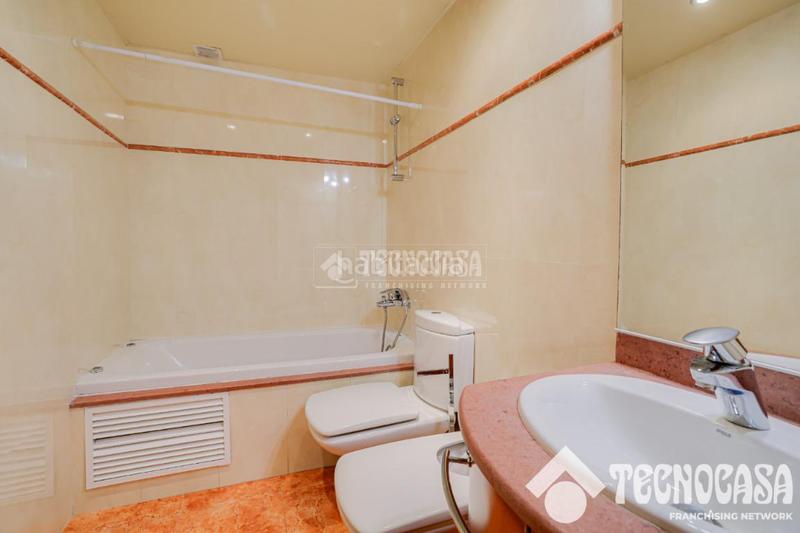 Foto 36f988fd-7f0e-4a45-b35a-1a70c43fab43. Dúplex piso en venta en Baix Guinardó Barcelona