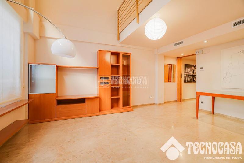 Foto a8f33dd0-d381-4123-b595-f672696c58b4. Dúplex piso en venta en Baix Guinardó Barcelona