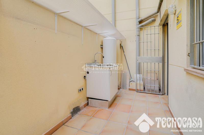 Foto c0a4ddad-4e08-4a54-b78b-f1d6f8bd8249. Dúplex piso en venta en Baix Guinardó Barcelona