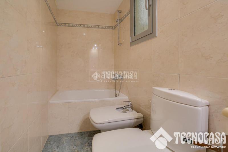 Foto e83b9b73-8d7d-4d55-831c-05e623860ace. Dúplex piso en venta en Baix Guinardó Barcelona