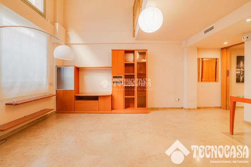 Foto fe9e3b63-5bff-4ae1-950e-f142e4cd8920. Dúplex piso en venta en Baix Guinardó Barcelona