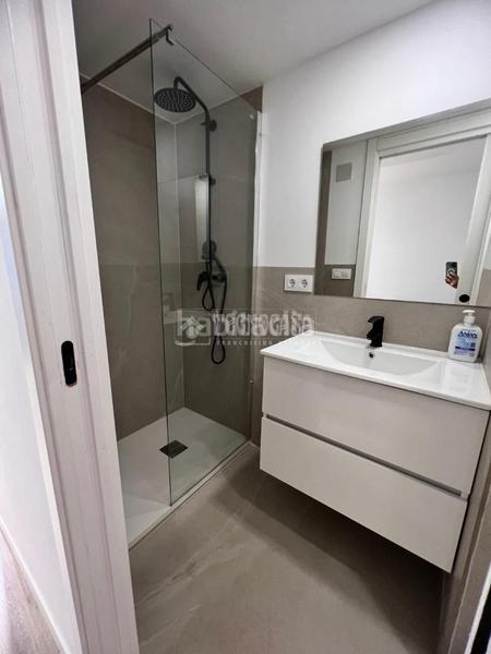 Foto 0aa4f2bb-3240-4cd1-a267-851994026ff6. Local comercial a Baix Guinardó Barcelona