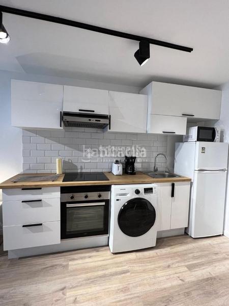 Foto c5f53e01-fcdc-49ef-8c4d-1a11363c5423. Local comercial a Baix Guinardó Barcelona