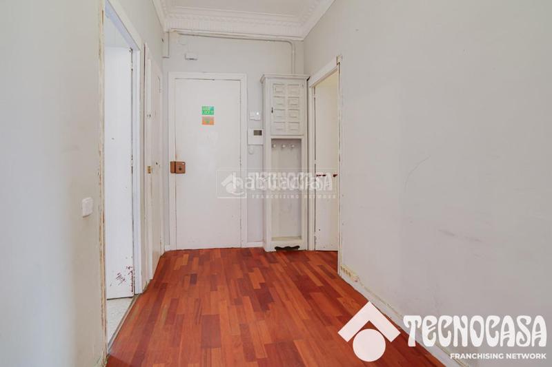 Foto 14664b3a-247f-40b3-bbbf-62587efbb440. Piso  en venta en Baix Guinardó Barcelona
