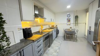 Etagenwohnung in Centro Ciudad. Vivienda de 2 habitaciones en origen 3 , y 2 baños