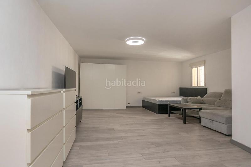 Foto 0217ecc2-52a3-4b0d-a585-4f61983b574a. Apartamento piso reformado con ascensor en rambla del Raval en Barcelona