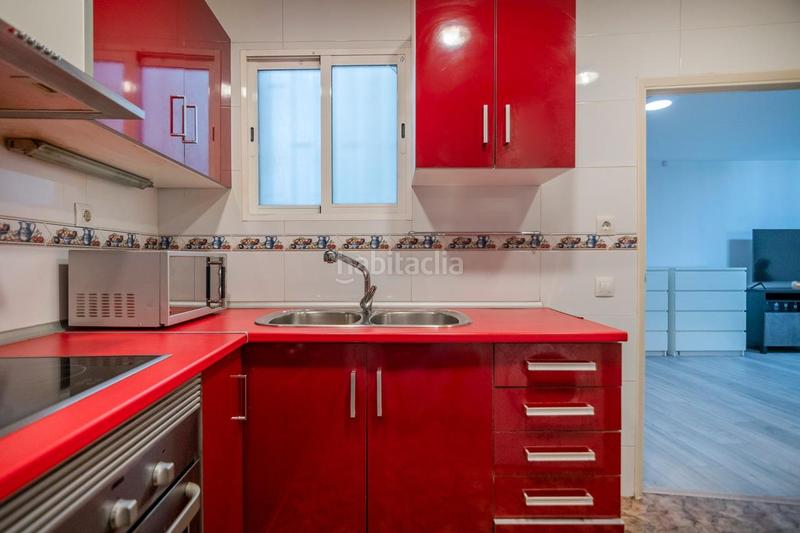 Foto 1a3b2f5e-c3e4-44e7-991c-da74c8350d99. Apartamento piso reformado con ascensor en rambla del Raval en Barcelona