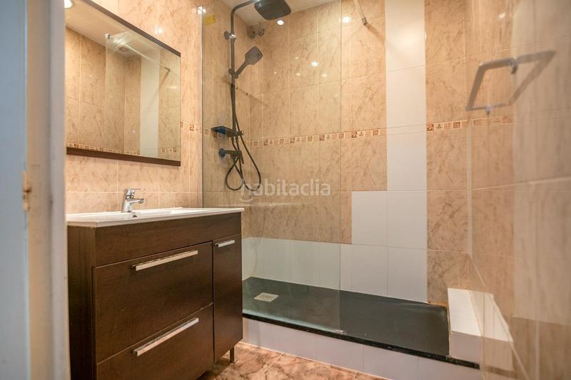 Foto 7875c4f7-88d4-41ee-9b6b-aba58b79564a. Apartamento piso reformado con ascensor en rambla del Raval en Barcelona